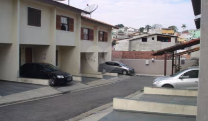 SOBRADO A VENDA EM CONDOMÍNIO FECHADO NO JD TREMEMBÉ - 2 QUARTOS E 2 VAGAS DE GARAGEM
