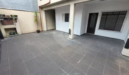 Casa térrea para locação comercial. 3 salas + recepção, 3 vagas