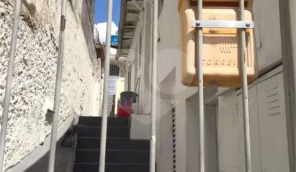 Ótima oportunidade para investimento, imóvel possui 3 casas, todas alugadas.