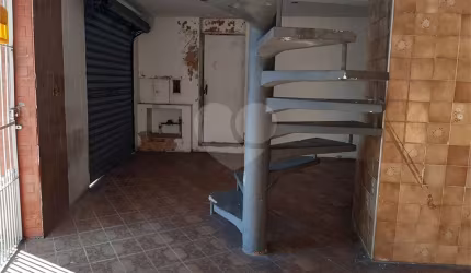 Ampla casa, são 189m de construção, 3 quartos, 4 vagas