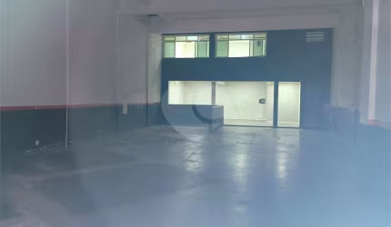Excelente ponto comercial em ótima localização, na Av Água Fria