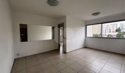 Apartamento na Avenida Braz Leme, Santana com 2 dormitórios e 1 vaga