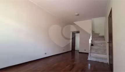 Vende-se:  Sobrado com dois quartos e duas vagas, na Vila Nova Mazzei!