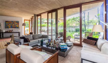 Casa  de 415m de área útil no Jardim Guedala