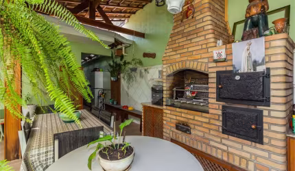 CASA À VENDA COM 4 QUARTOS -  6 VAGAS NO BAIRRO VILA SÃO FRANCISCO.