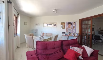 SOBRADO À VENDA | 145 m2 | 3 DORMITÓRIOS (1 SUÍTE) | 6 VAGAS NA CIDADE LÍDER!
