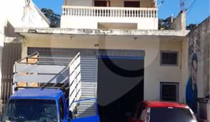 Sobrado com salão comercial na Zona Norte de São Paulo bairro do Jaçana
