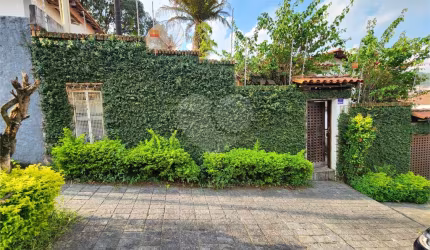 Casa térrea no Jardim Virgínia Bianca  Zona Norte 2 dormitórios, sendo 1 suíte com closet