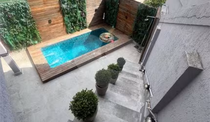 Sobrado a venda 3 dormitórios  sendo 1 suite, 2 vagas e área gourmet com piscina.