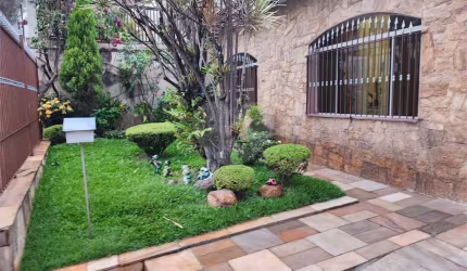 Vende Excelente Casa Térrea Jardim São Paulo ZN 3 quartos 2 suítes 5 vagas área gourmet.