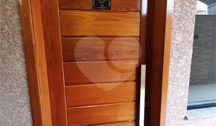 Apartamento com 37m2, 2 quartos, banheiro, sala, cozinha,  quintal e SEM vaga de garagem