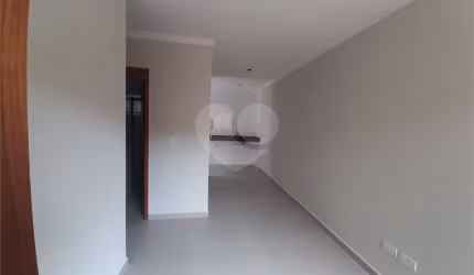 Apartamento com 37m2, 2 quartos, banheiro, sala, cozinha,  quintal e SEM vaga de garagem
