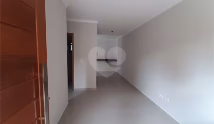 Apartamento com 37m2, 2 quartos, banheiro, sala, cozinha, quintal e  1 vaga de GARAGEM