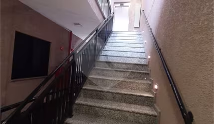 Apartamento VENDER com 44m2,  com 2 quartos, banheiro, sala integrada à cozinha e 1 vaga de garagem