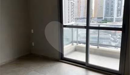 Studio reformado, à menos de 200 metros do Metro Butantã Linha 4-Amarela