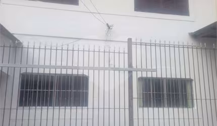 Sobrado em rua fechada ! Muito espaço com segurança !