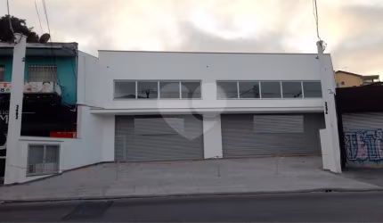 Locação de Salão Comercial - 220m² na Av. Sezefredo Fagundes*