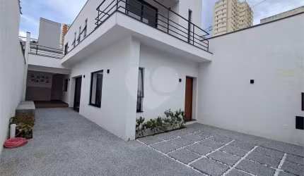 Casa sobrado de 112m² nova 2 suítes ambas com varanda 2 vagas área gourmet Vila Pompéia