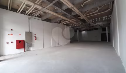 Salão comercial para locação no Ipiranga com 270 metros quadrados e alto fluxo de pedestres