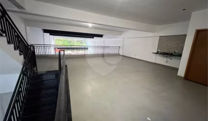 Loja Comercial de Alto Padrão para Locação na Avenida Ataliba Leonel!