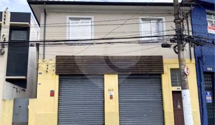 Prédio inteiro com loja e 3 residências