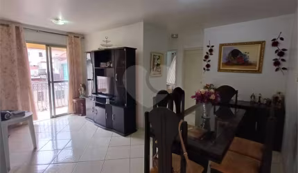 Apartamento à venda | 60m² | 2 dormitórios | 1 banheiro | 1 vaga