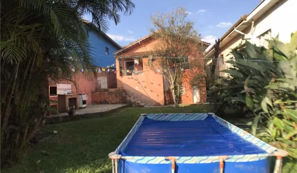Vende-se: Terreno com Casa Térrea e Quintal Grande, no Horto Florestal!