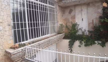 Casa grande para fins comerciais ou residenciais, localizada próximo da Estação Tucuruvi do Metrô.