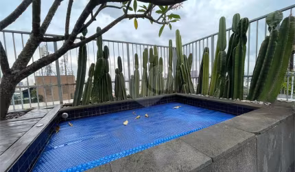 Cobertura tríplex com 285 m², 2 suítes, 3 vagas na Rua Fidalga, Vila Madalena-SP