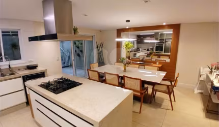Excelente sobrado no coração da Santa Teresinha. Totalmente reformado, moderno e com fino acabamento