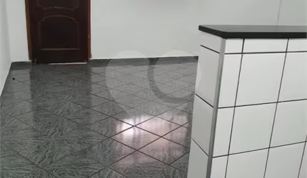 Este imóvel está em um local estratégico, com fácil acesso a diversos serviços, comércio e transporte público,  7 minutos a pé do Supermercado Sonda - Jaçanã, Capela Santo Expedito, escolas entorno,  