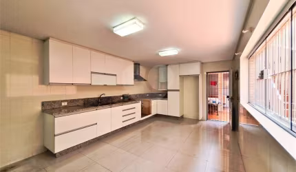 VENDA - Sobrado com 144m² | 3 dormitórios (1 suíte) | 2 vagas | Terraço Amplo e Pronto para Morar no Jardim Guança
