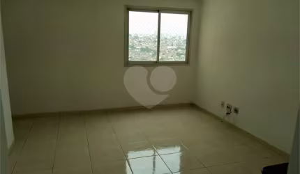 Apartamento de 52m² com 2 dormitórios e vaga de garagem.