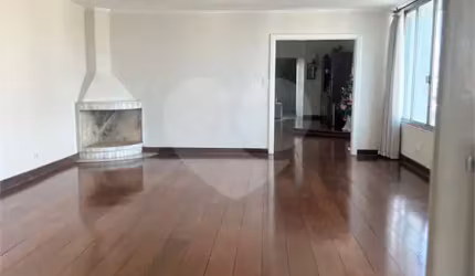 Cobertura penthouse com 486 m², 5 dormitórios e 2 vagas em ótima localização