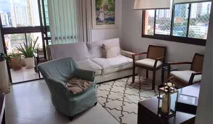 Apartamento com 94m² - 3 quartos sendo 1 suíte - sala com varanda - 2 vagas demarcadas - 550m da estação Hosp São Paulo