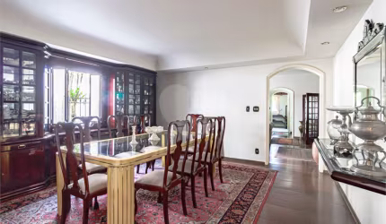 Sobrado com 395m2 no Alto de Pinheiros