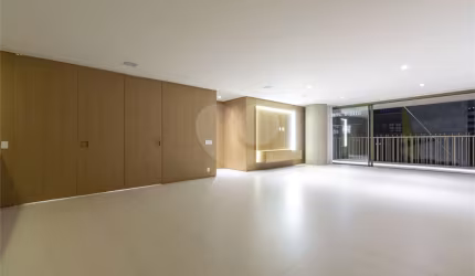 Apartamento  a venda  em Moema.