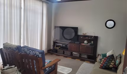 Casa Sobrado à venda com 250 m² 4 salas 3 banheiros 1 vaga na Vila Madalena