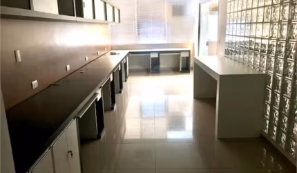 Sala comercial à venda e locação com 60 m¹ 2 banheiros 2 salas 1 vaga na Barra Funda.