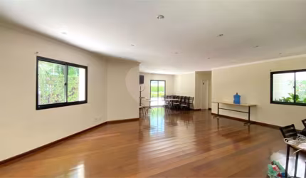 Apartamento a venda  em MOEMA!