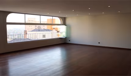 Imóvel 216m² 3 grandes suítes todo reformado 2 vagas de garagem Higienópolis