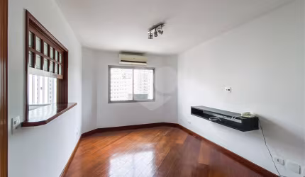 Apartamento com 70m², 2 quartos, 1 vaga em Moema