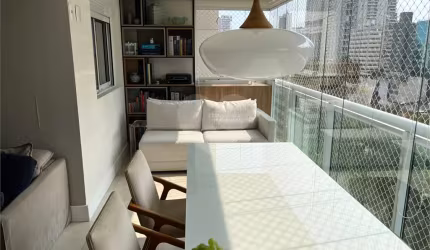 Apartamento com 76m², 2 quartos na Aclimação.
