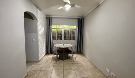 Apartamento reformado, 57 metros quadrados 2 quartos, térreo, 1 vaga.