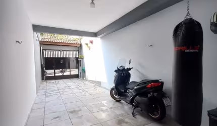 Sobrado com 3 Quartos e 3 banheiros à Venda, 109 m² por R$ 710.000