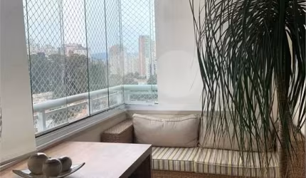 Apartamento com 106 metros, varanda gourmet em Santana.