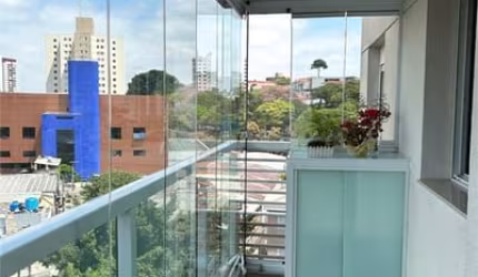 Apartamento com Suíte, Varanda e Vaga de Garagem pertinho do metrô Jd.  São Paulo
