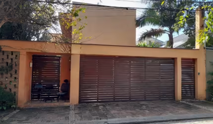 Sobrado - Alto de Pinheiros - 3 Quartos - 4 Vagas - Venda - 300m²