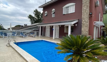 Sobrado à Venda no Tremembé com Piscina, Gourmet e 6 Vagas – Rua Fechada