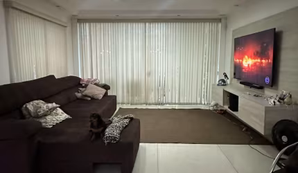 Sobrado 300m² com 3 Suítes, Piscina e Espaço Gourmet – 5 Vagas